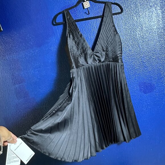 Abercrombie & Fitch Plunge V Neck Pleated Mini Dress Sleeveless Satin Black L T - Picture 7 of 9